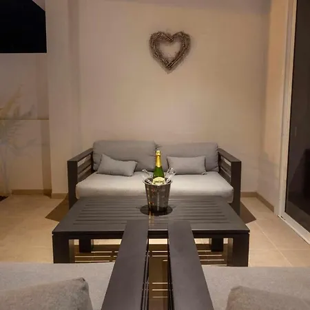 Villa Palm Breeze